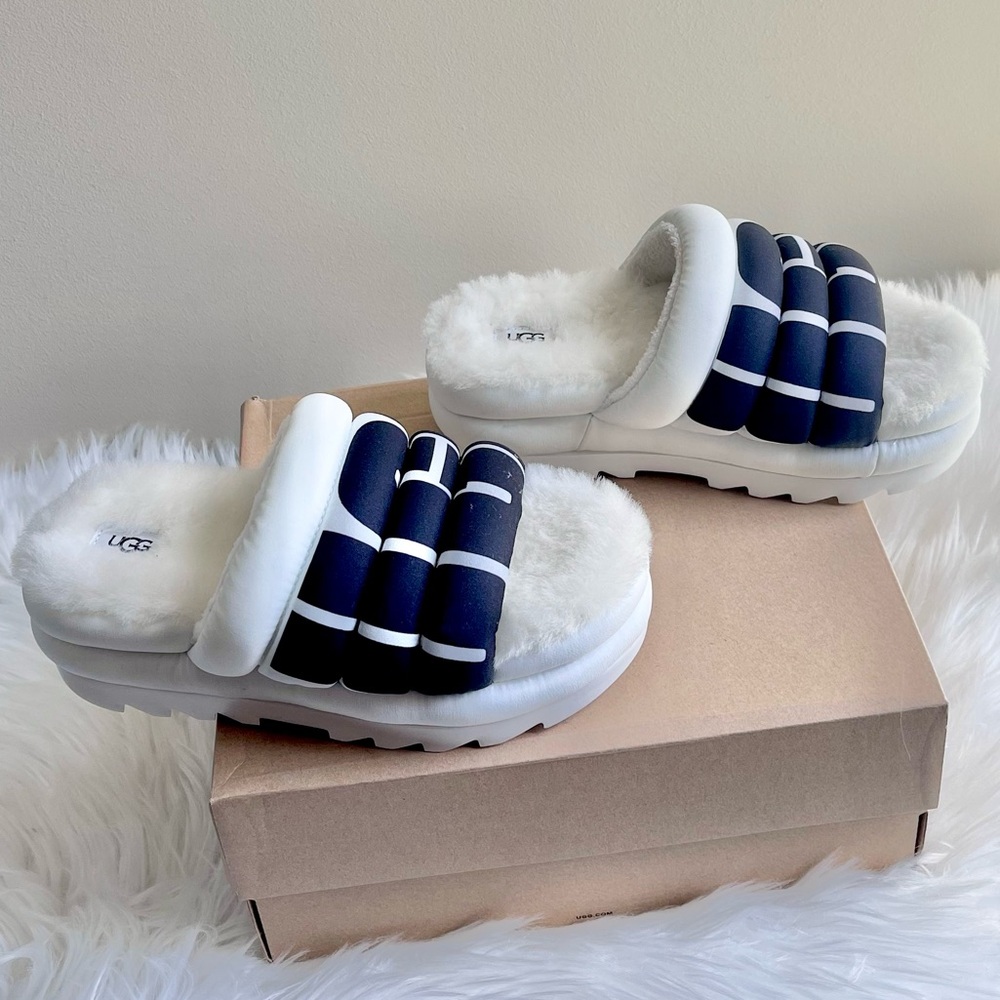 NIB UGG Puft Maxi Slide Logo White Real Lamb Fur - Size 6 - Picture 9 of 13